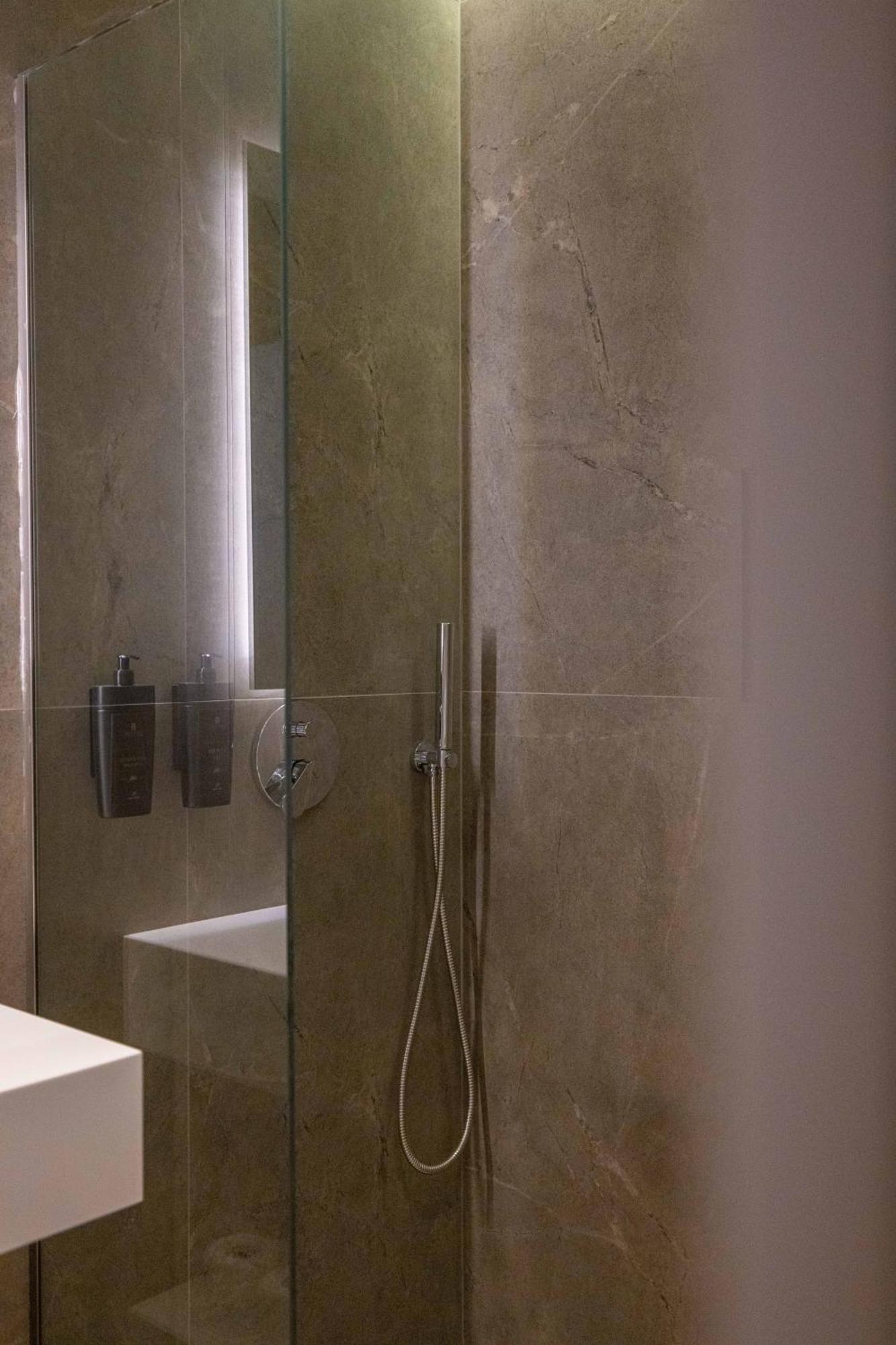 Tris3 Hotel Radhimë Eksteriør bilde
